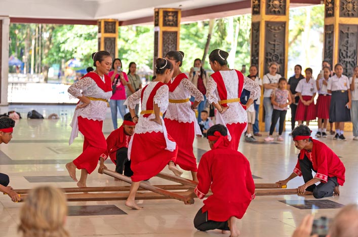 Tribun lapangan Merdeka, Indonesia