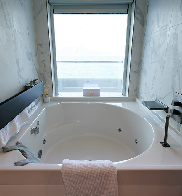 Spa Bath, Spa Suite, Scenic Eclipse II