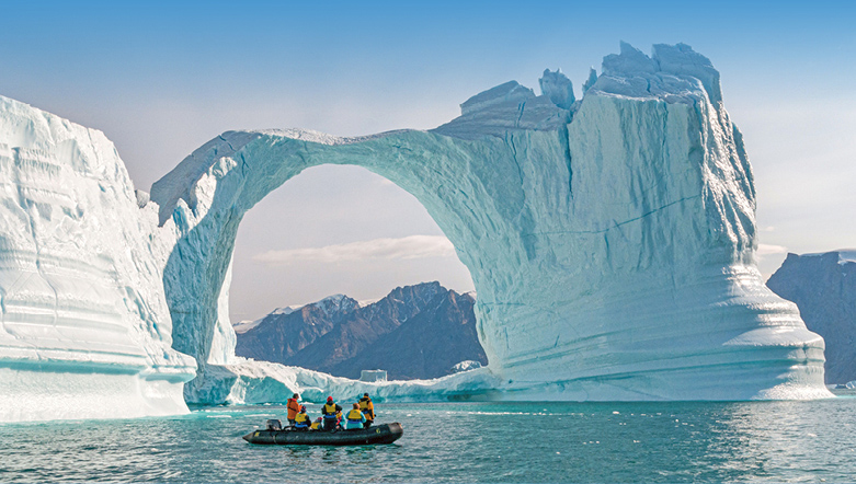 Zodiac tour in Greenland 